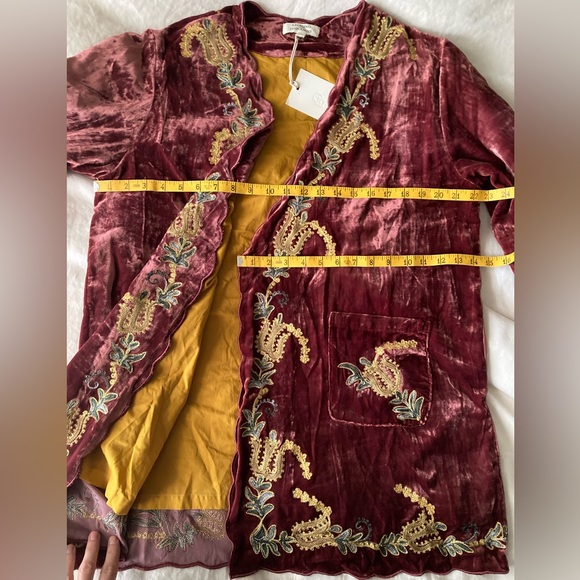 SOLD💫 Chasing Unicorns Proud Mary Silk Embroidered Housecoat OS - Picture 12 of 17